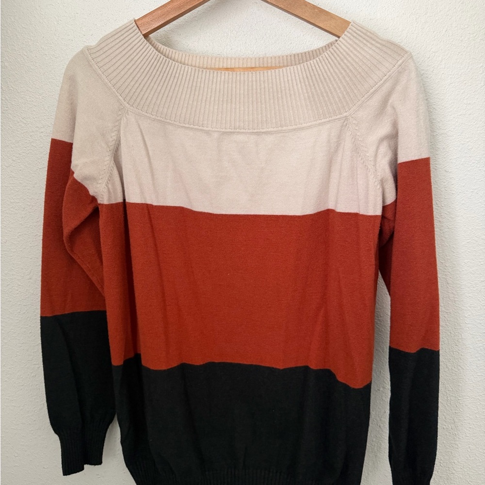 Elegant Colorblock Crew Neck Sweater - Cream, Rust, and Black